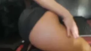 Секс-бомба Missallyxx застенчиво ведет себя перед камерой