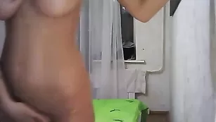 Lisabi1 парочка трахается на кровати