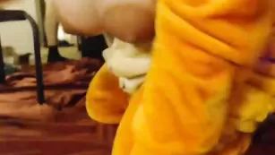 Сисястая шлюха Missnerdydirty сосет пенис чуваку