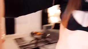 Рыжая шлендра Blazefyre танцует стриптиз