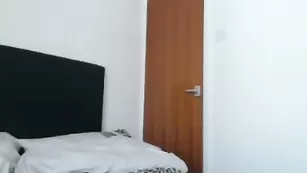 Шикарная брюнетка KimberlyJames показывает огромные сиси