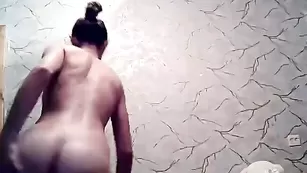 Приятная девка Semicvetik23 мило обнажает свое тело