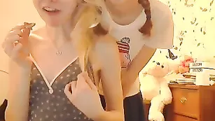 Смазливые малые Wonderland666 общаются во фри чате