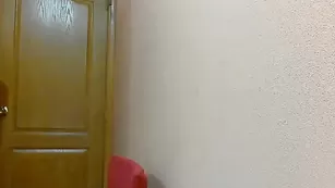 Изумительная путана Sashkaa22 ласкает интимные прелести