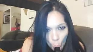 Зажигательная телочка Sexychelsie обрабатывает ротиком самотык