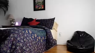Строптивая кобыла Busty_ir_housewife жестко ебет две дырки