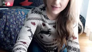 Строптивая кобыла Busty_ir_housewife жестко ебет две дырки