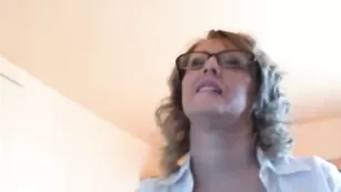 Строптивая куколка Gabytzablondy трогает половые губки