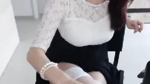 Порочная сучка Sandrahorny соблазняет милой внешностью