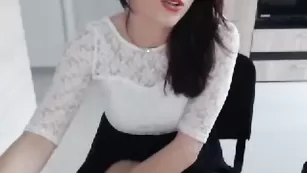 Порочная сучка Sandrahorny соблазняет милой внешностью