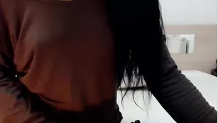 Восхитительная сучка Arealteaser теребит сисечки