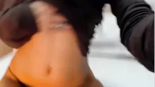 Восхитительная сучка Arealteaser теребит сисечки