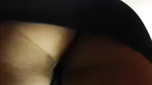 Блядская баба Evasinful2 показывает попку