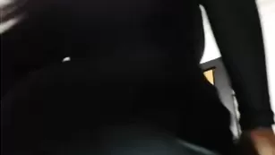 Блядская баба Evasinful2 показывает попку