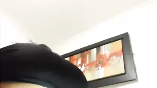 Блядская баба Evasinful2 показывает попку