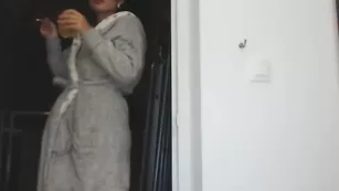 Грудастая куколка Lilemma нежно мастурбирует пизду