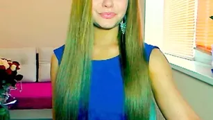 Шальная Mandydeee раздевается и массирует влагалище