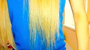 Шальная Mandydeee раздевается и массирует влагалище