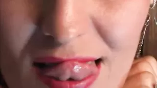 Пикантная цаца Hornygirllx кокетничает на камеру