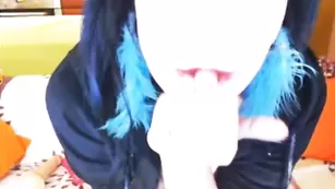 Пылкая куртизанка Evvygold разминает сисяндры