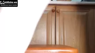 Захватывающая пассия BigLips мастурбирует бритую киску