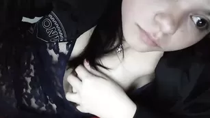 Ажурная бестия Lyliquor трахает сочную киску