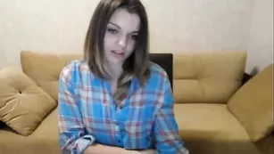 Симпатичная девица jennyshy светит сиськами