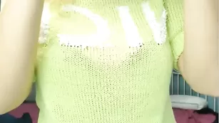 Белокурая шваль Selemary делает стриптиз