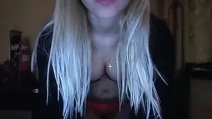 Пылкая детка KillersTits куролесит в красном белье