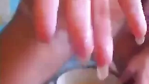 Жаркие русские лесби Hotcat дрочат бритые пизденки