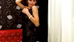 Высокая курва Hornygirllx танцует в вечернем платье