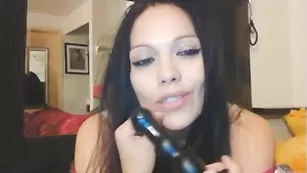 Роскошная пассия Sexychelsie нежно дрочит киску