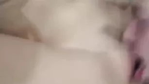 Потаскушка в чулках Kaffetka трахается с чуваком после оральных утех