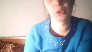 Домашняя девка 00hottits развлекается со страпоном