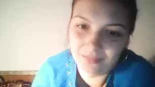 Домашняя девка 00hottits развлекается со страпоном