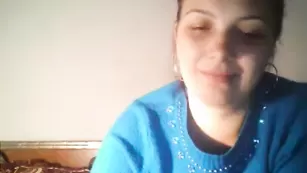 Домашняя девка 00hottits развлекается со страпоном