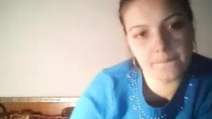 Домашняя девка 00hottits развлекается со страпоном