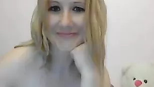 Толстая шмарина cutekendra28 общается с обнаженной грудью