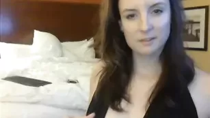 Симпотная шваль Phoenix_cdn крутит резво попкой