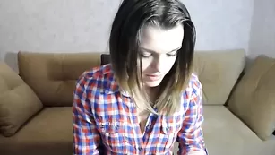 jennyshy показывает маленькую грудь