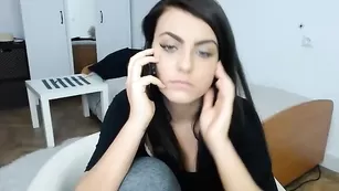 Изумительная шмара Youstinah демонстрирует бритые отверстия