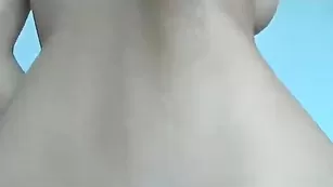 Милая краля Emmma интенсивно трахает влагалище