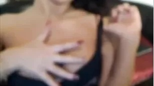 Шикарная брюнетка Missallyxx обнажает свои прелести