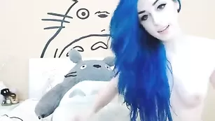 Kati3kat играет с анальной пробкой и вибратором