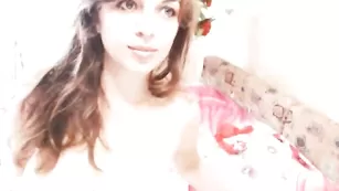 Развратная CumOnMyTits22 показывает свои большие губки