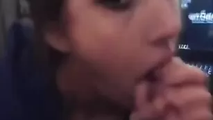 Безотказная сука mayron наяривает хуй мужика