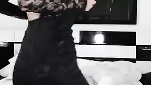 Озорная красотка Saritabelle возбуждает своим телом