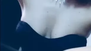 Страстная шлюха Dominiqueeee развлекается во фри