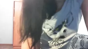 Очаровательная детка Pippalee показывает натуральные сиси