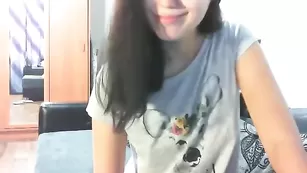 Очаровательная детка Pippalee показывает натуральные сиси